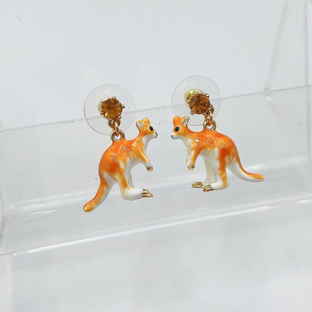 Les Nereides kangaroo earrings